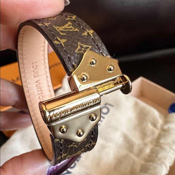 NEW Louis Vuitton Brown and Gold Monogram Bracelet - Picture 5 of 17